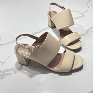 NWOT AEROSOLES Women's Emmex Heels Sandals Beige Block Heel Buckle Strap 8.5